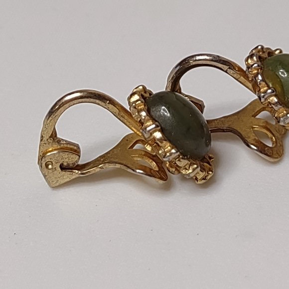Vintage Green And Gold Tone Clip On Earrings - Picture 6 of 15